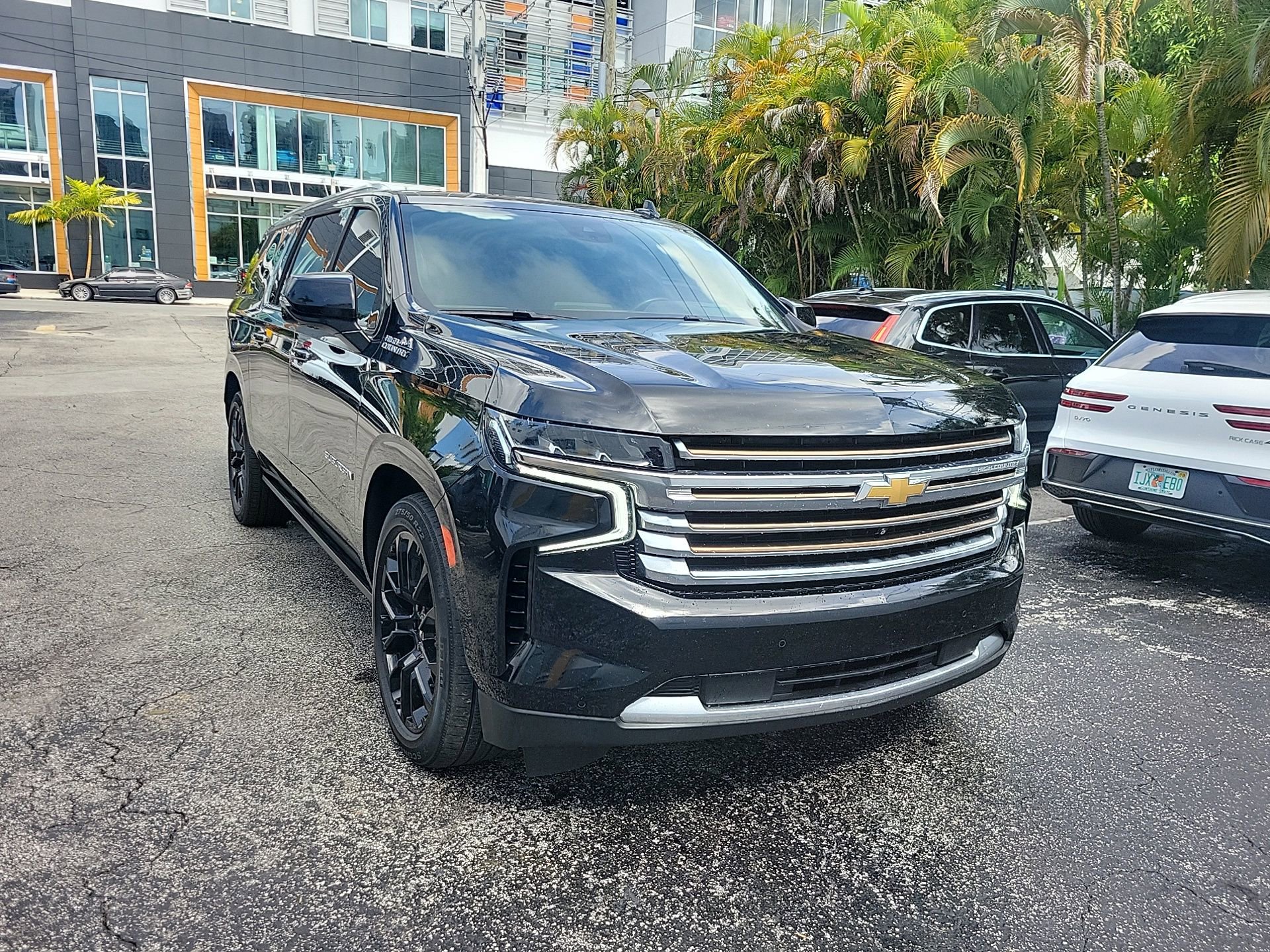 Used 2023 Chevrolet Suburban High Country RWD image 3