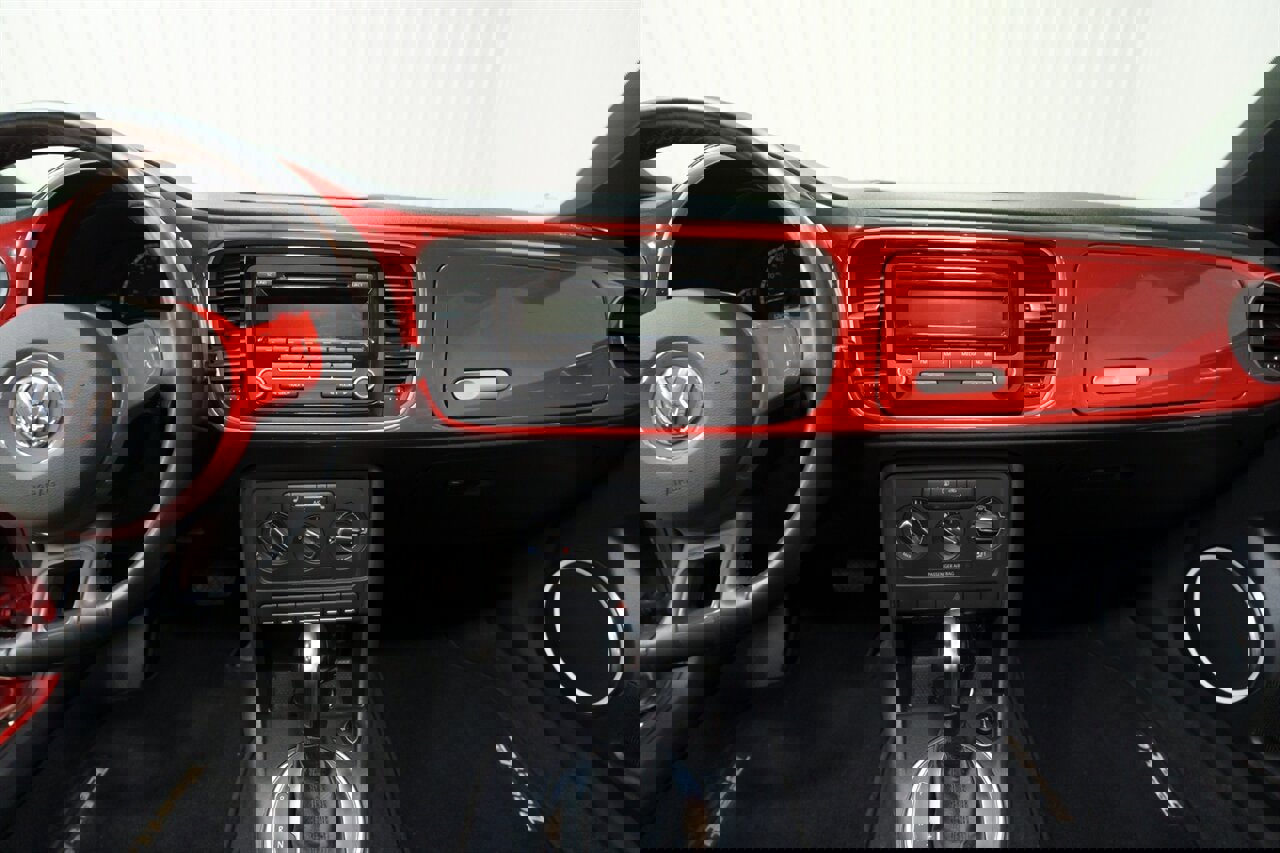 Used 2013 Volkswagen Beetle 2.5 image 21