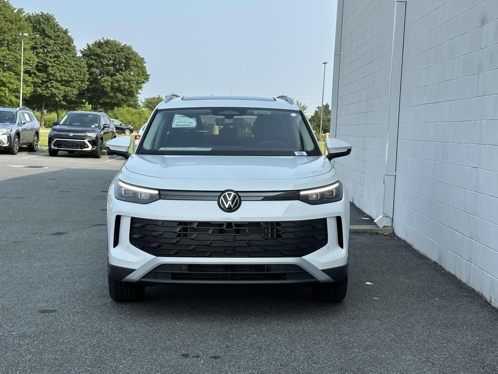 New 2025 Volkswagen Tiguan SE image 9