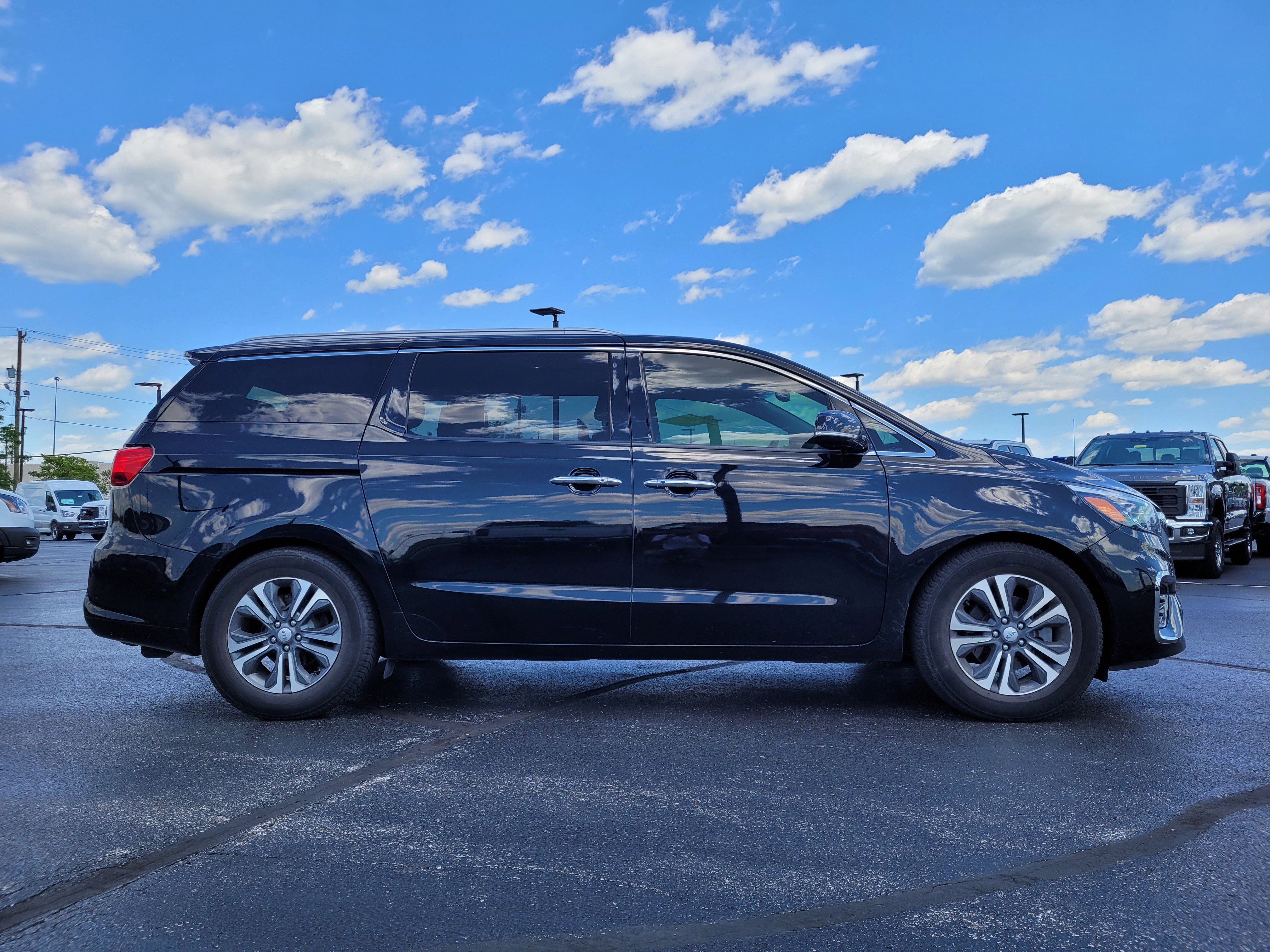 Used 2019 Kia Sedona SX FWD image 2