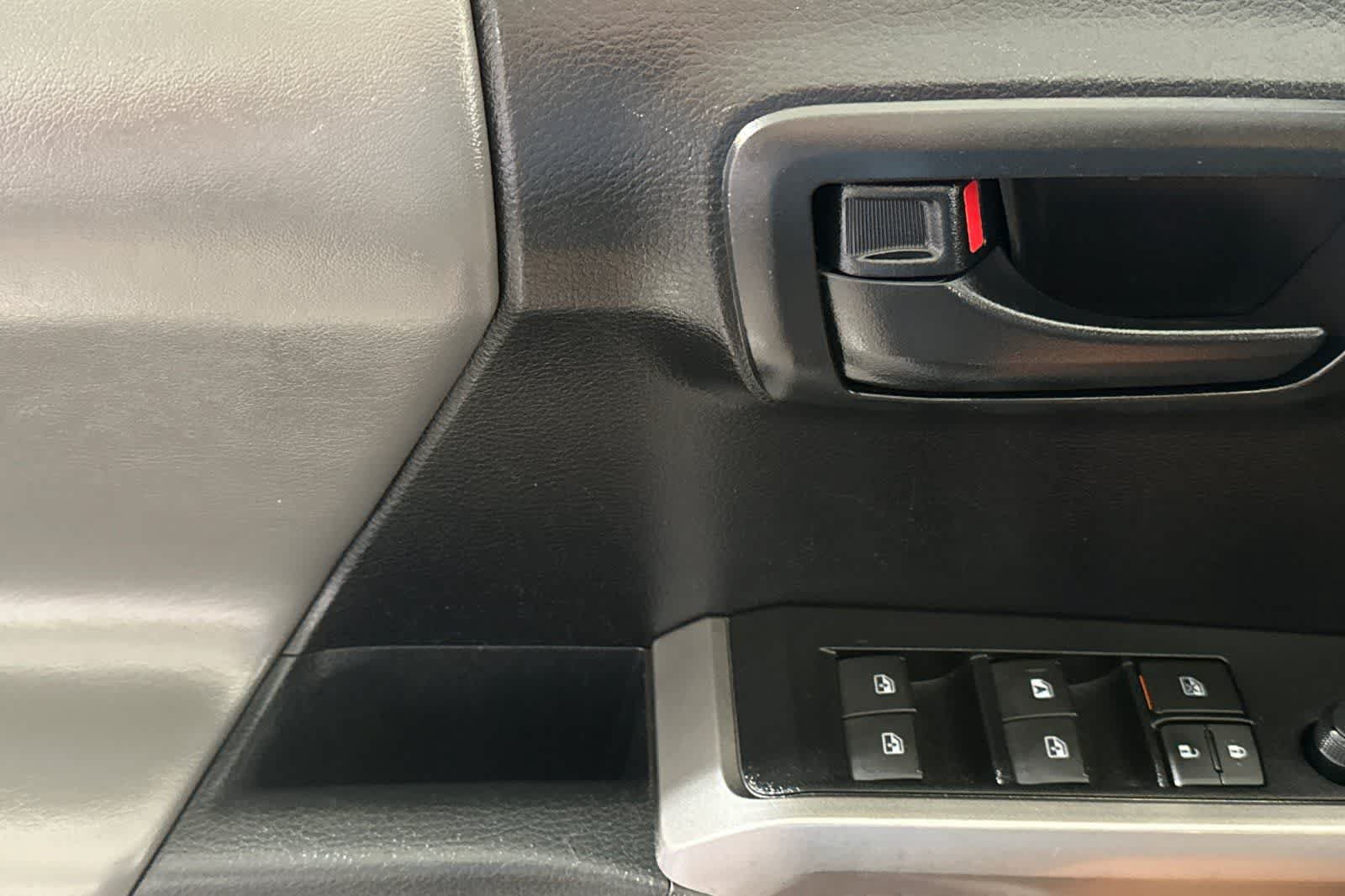 Used 2021 Toyota Tacoma SR5 RWD image 13