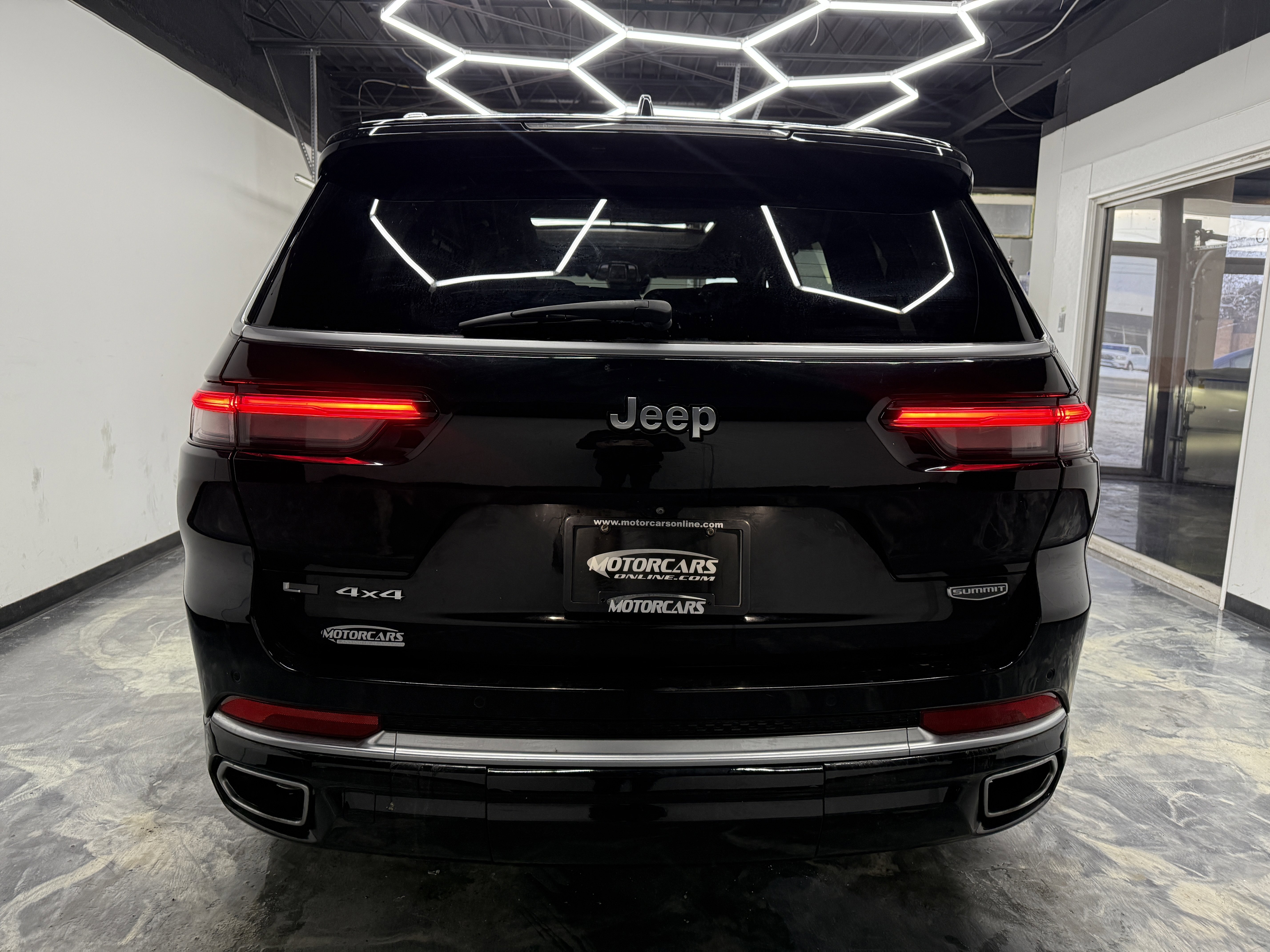 Used 2022 Jeep Grand Cherokee L Summit w/ Luxury Tech Group V image 4