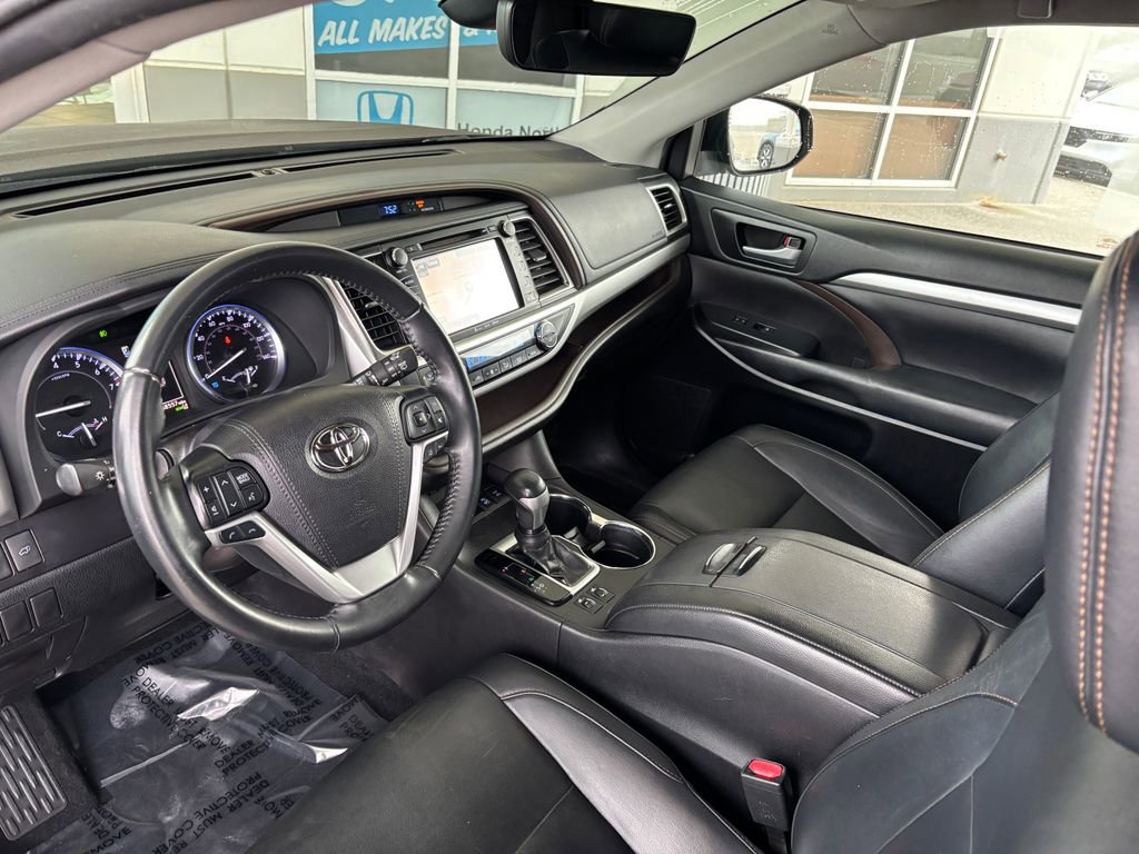 Used 2019 Toyota Highlander XLE image 9
