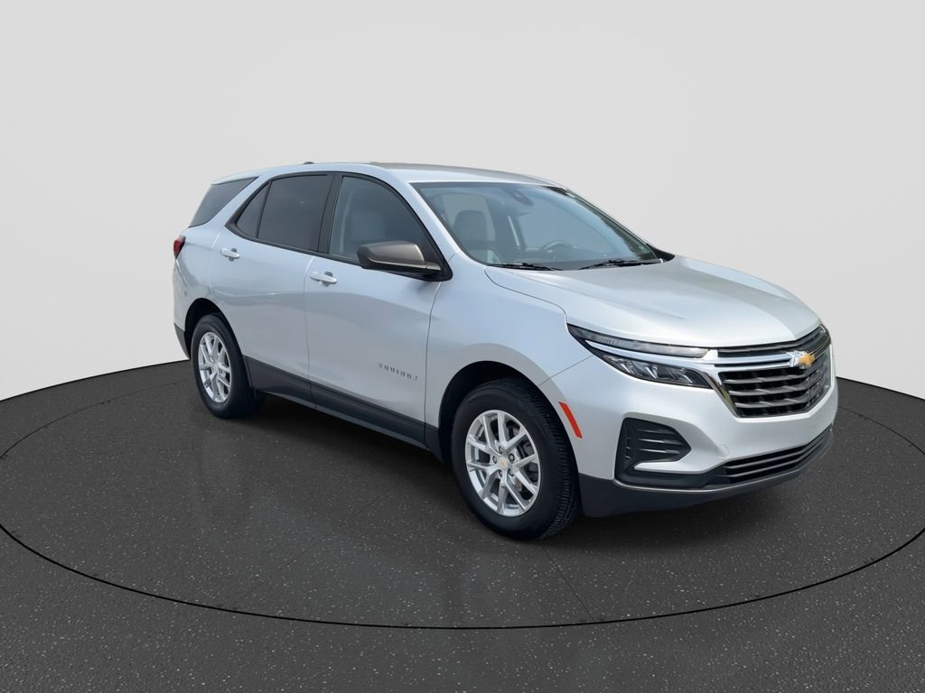 Used 2022 Chevrolet Equinox LS w/ LS Convenience Package AWD/4WD image 3