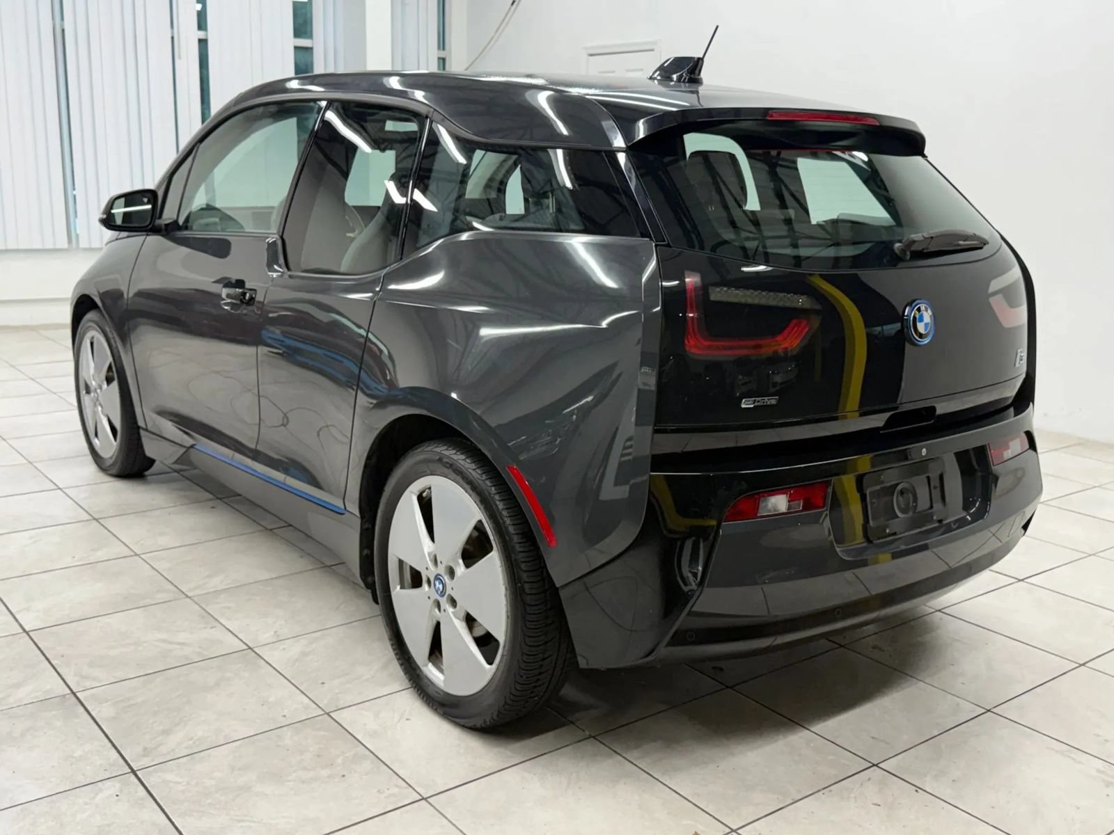 Used 2015 BMW i3 w/ Range Extender RWD image 7