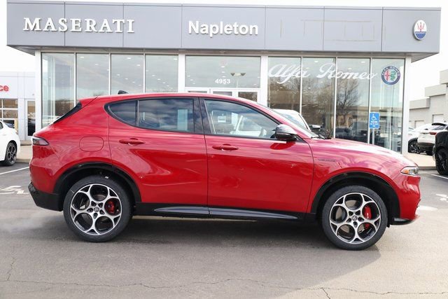 New 2025 Alfa Romeo Tonale Veloce w/ Premium Package image 4