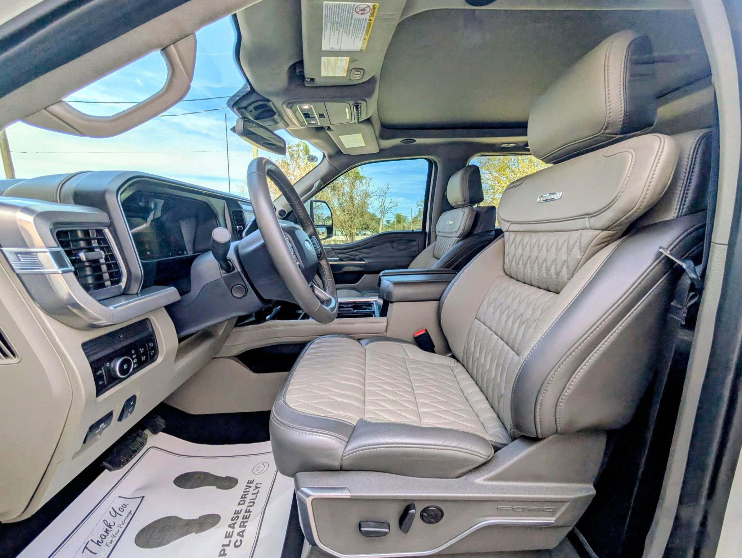 Used 2025 Ford F250 Platinum w/ Platinum Plus Package image 13