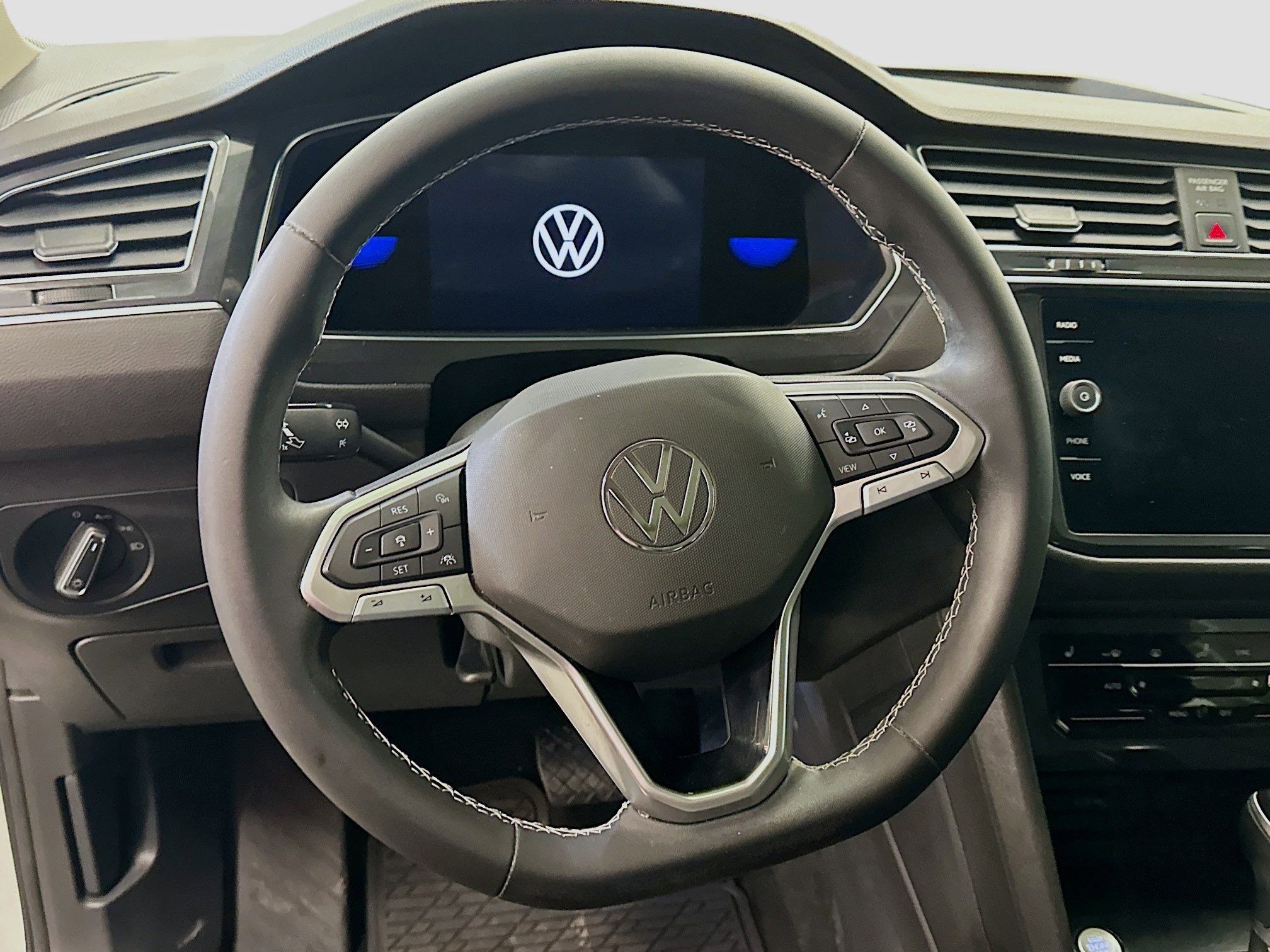 Used 2022 Volkswagen Tiguan SE image 18