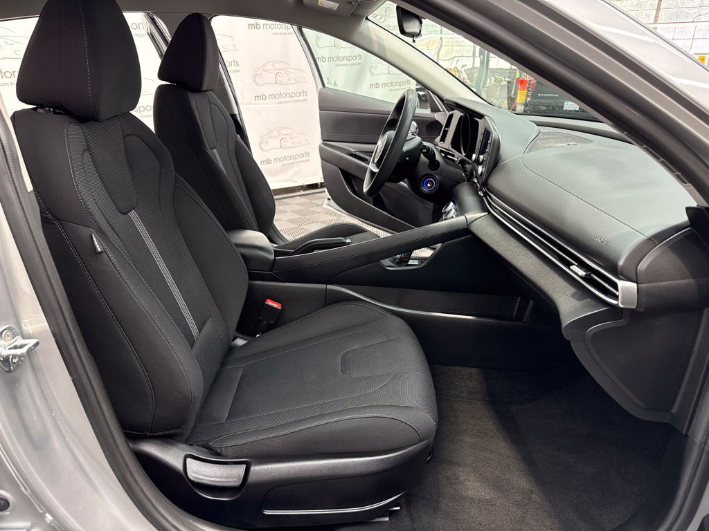 Used 2021 Hyundai Elantra SE FWD image 29
