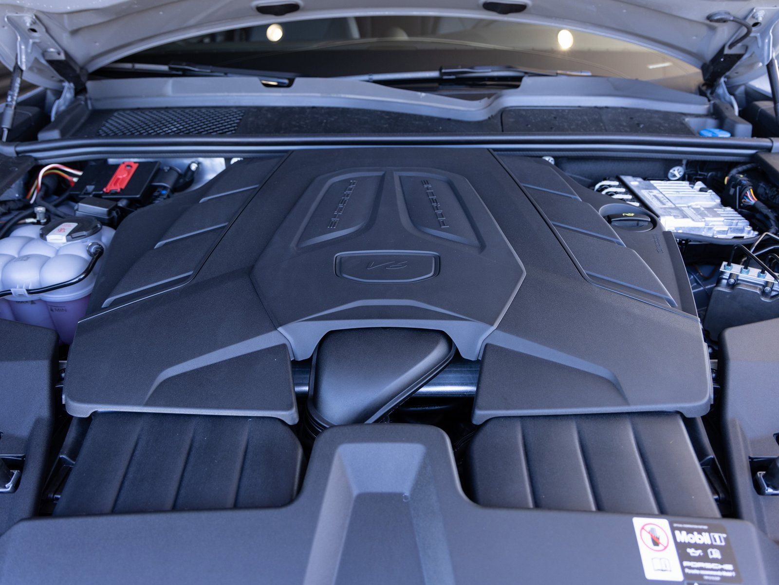 Certified 2026 Porsche Cayenne Coupe image 37