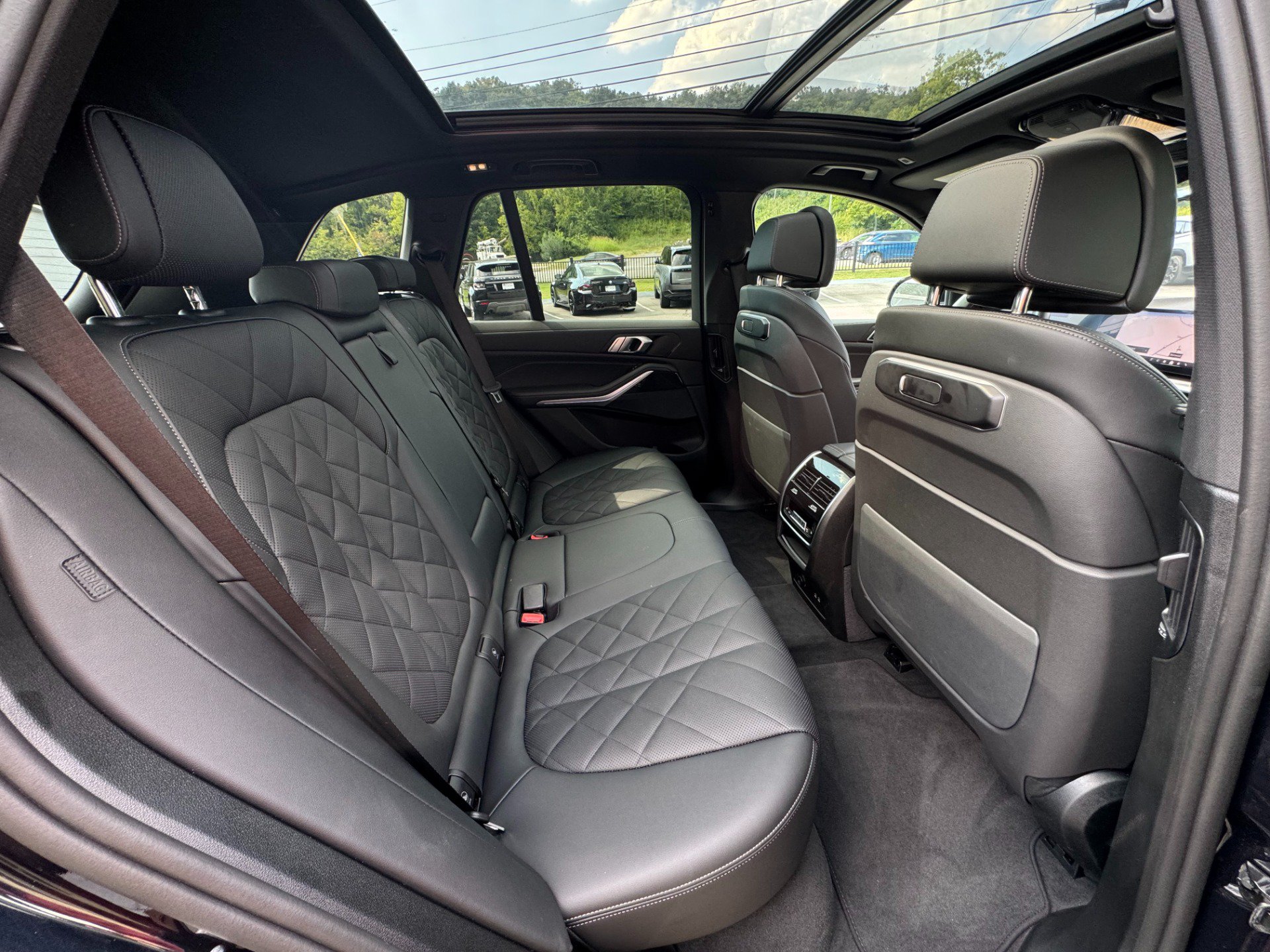 Used 2025 BMW X5 xDrive50e w/ M Sport Package AWD/4WD image 32