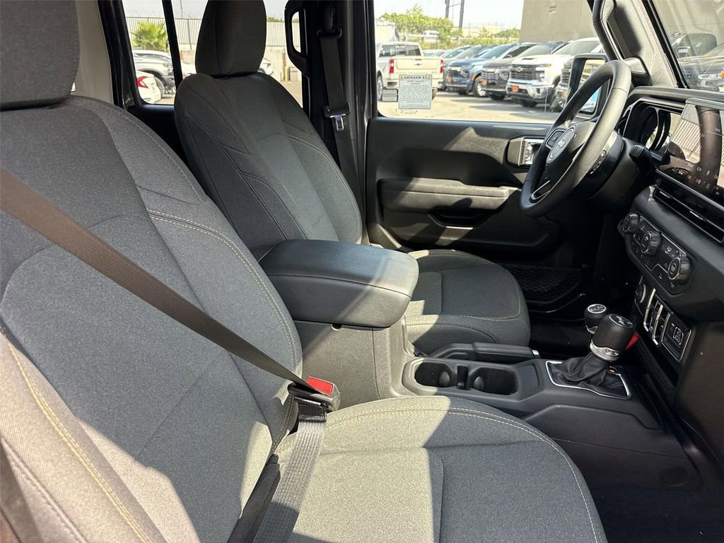 Used 2025 Jeep Wrangler Unlimited Sport AWD/4WD image 24