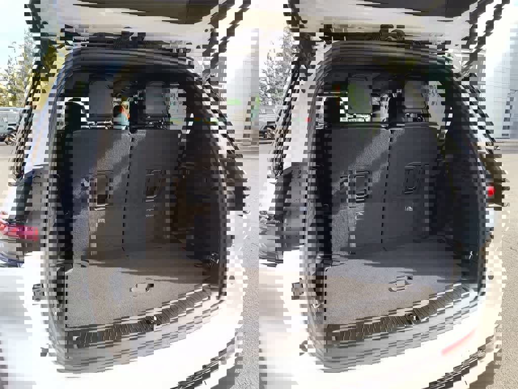 New 2025 Jeep Grand Cherokee L Limited w/ Luxury Tech Group II image 25