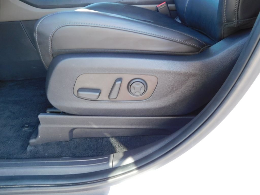 Used 2025 Kia Carnival EX FWD image 13