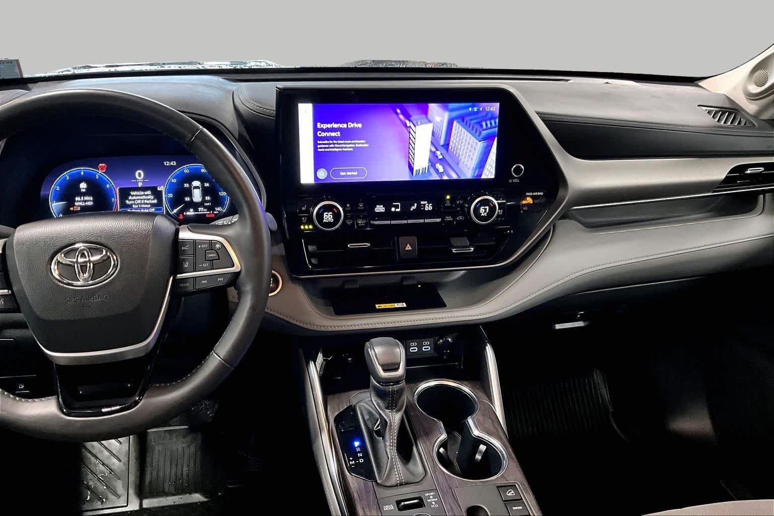 Used 2024 Toyota Highlander Limited AWD/4WD image 7