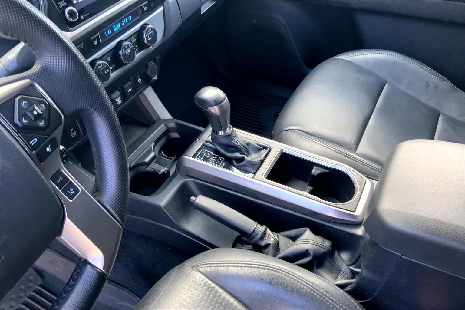 Used 2022 Toyota Tacoma Limited AWD/4WD image 16