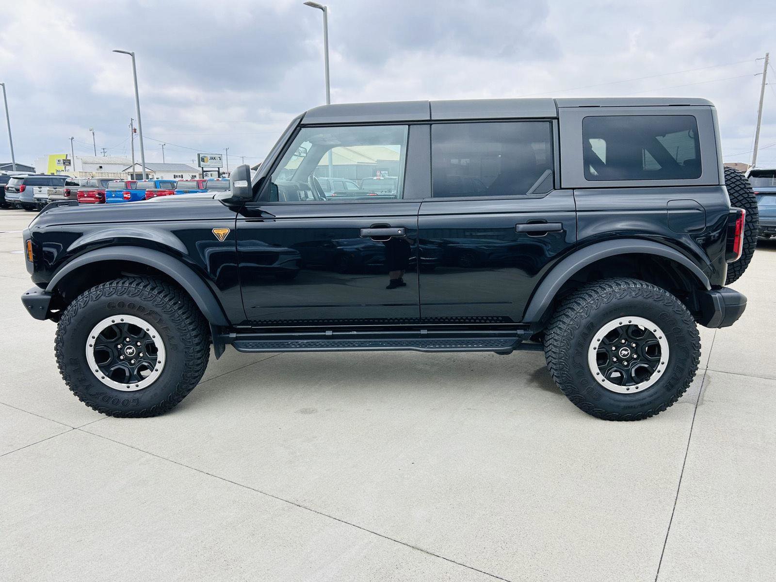 Used 2024 Ford Bronco Badlands image 36