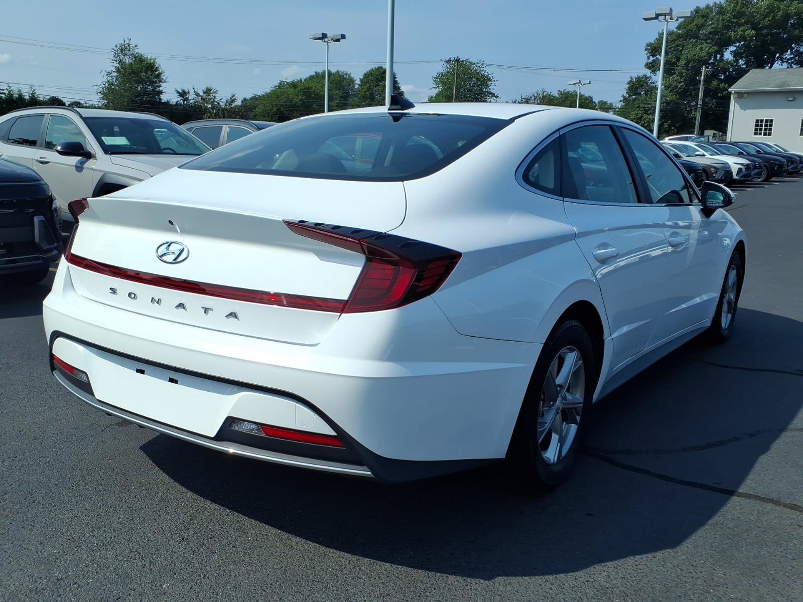 Certified 2023 Hyundai Sonata SE w/ Preferred Accessory Package FWD image 5