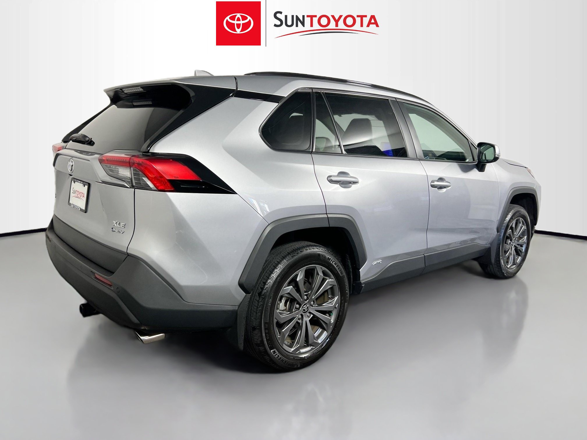 Used 2025 Toyota RAV4 XLE Premium w/ Weather Package AWD/4WD image 4