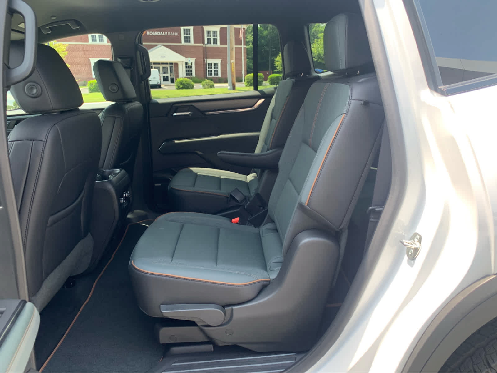 Used 2025 GMC Acadia AT4 AWD/4WD image 23