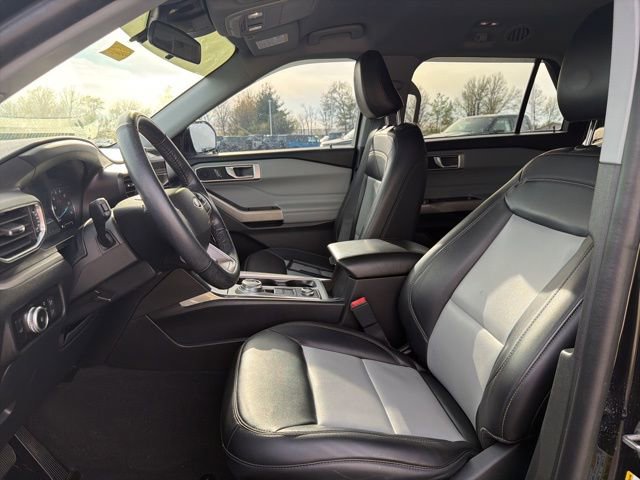 Used 2022 Ford Explorer XLT w/ Equipment Group 202A image 29