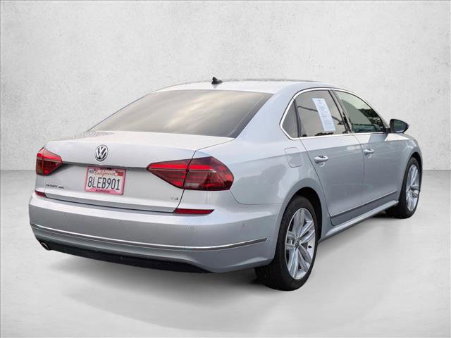 Used 2018 Volkswagen Passat 2.0T SEL Premium image 5