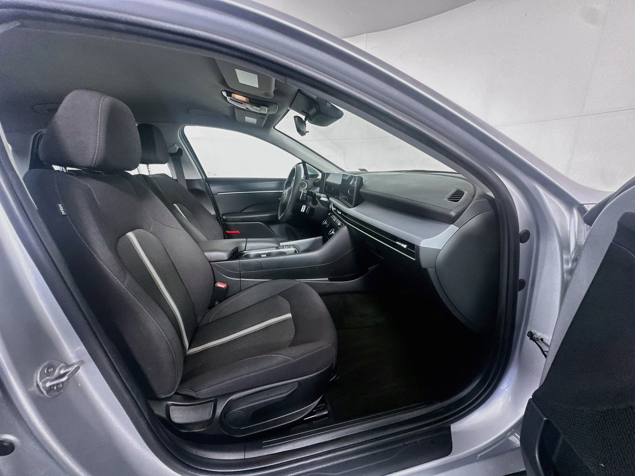 Used 2025 Hyundai Sonata SEL FWD image 30