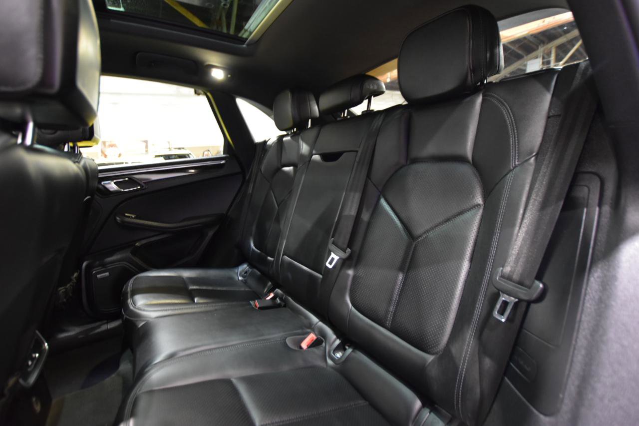 Used 2018 Porsche Macan AWD/4WD image 46