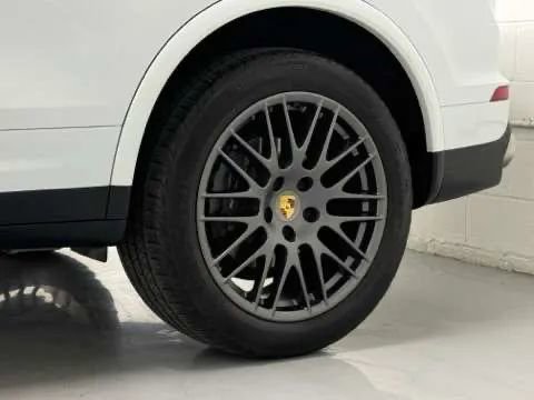 Used 2018 Porsche Cayenne Platinum Edition image 46