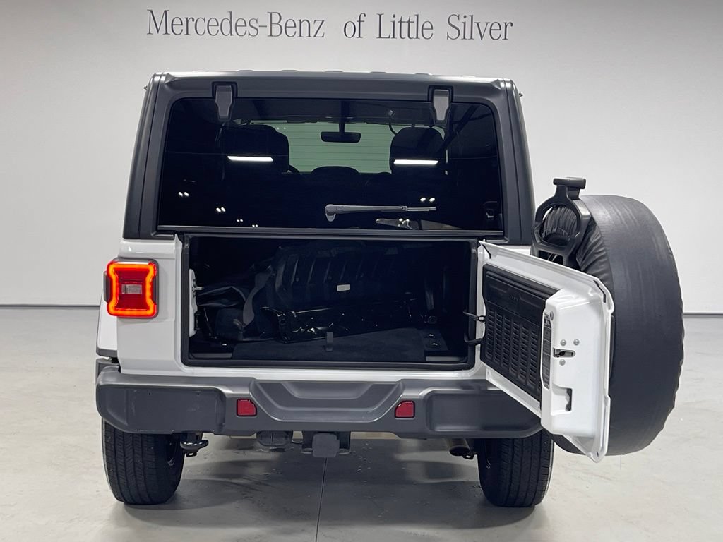 Used 2019 Jeep Wrangler Unlimited Sahara AWD/4WD image 5