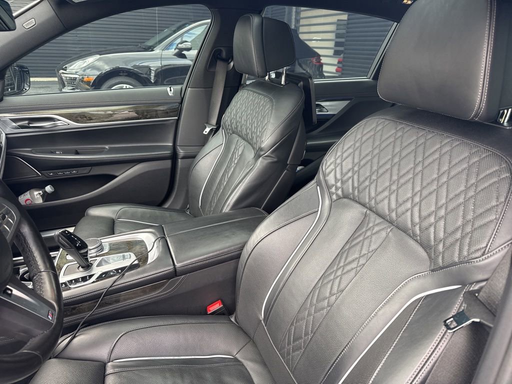 Used 2022 BMW 740i w/ M Sport Package image 5