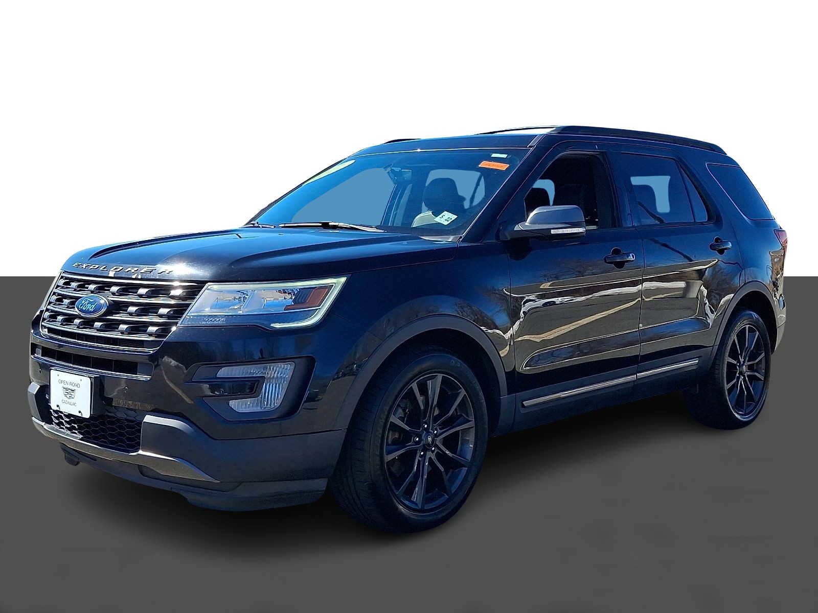 Used 2017 Ford Explorer XLT w/ Equipment Group 202A image 3