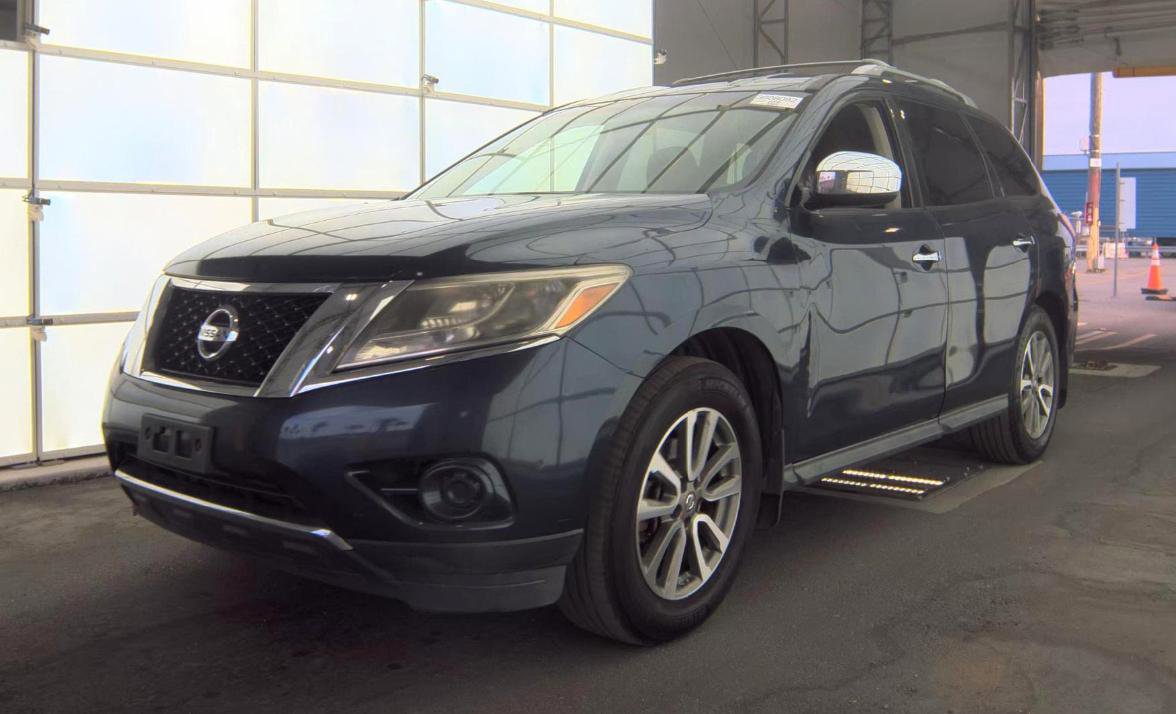 Used 2013 Nissan Pathfinder SV w/ Cargo Pkg image 9