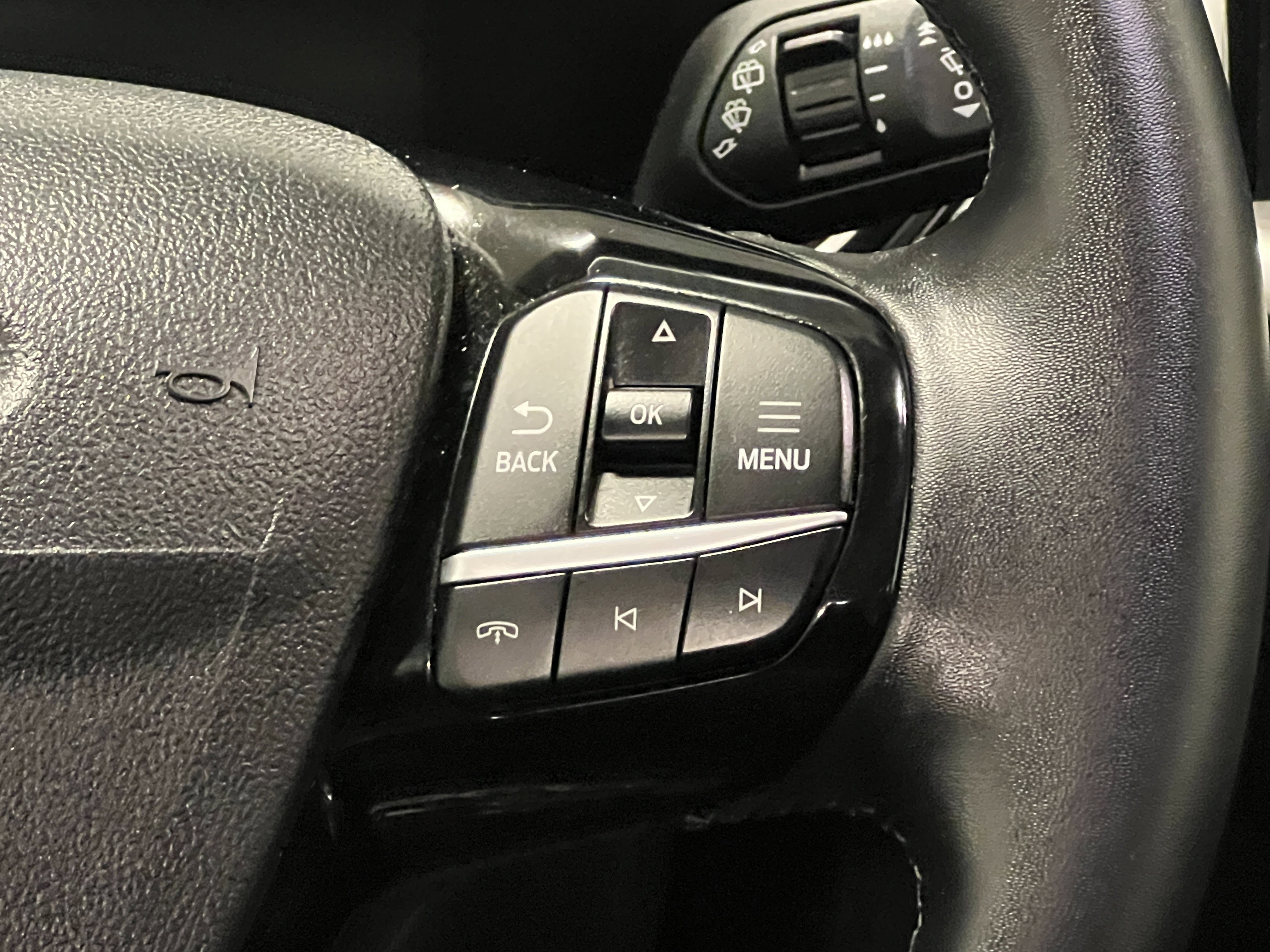 Used 2024 Ford Escape SE image 19