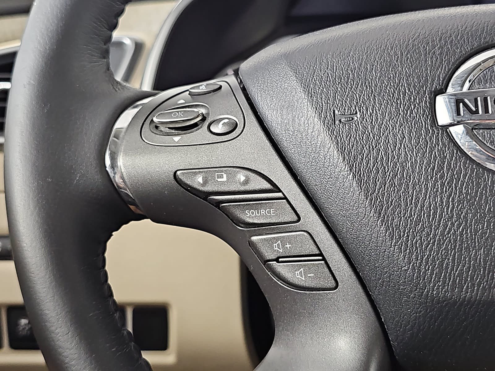 Used 2019 Nissan Murano SV AWD/4WD image 16