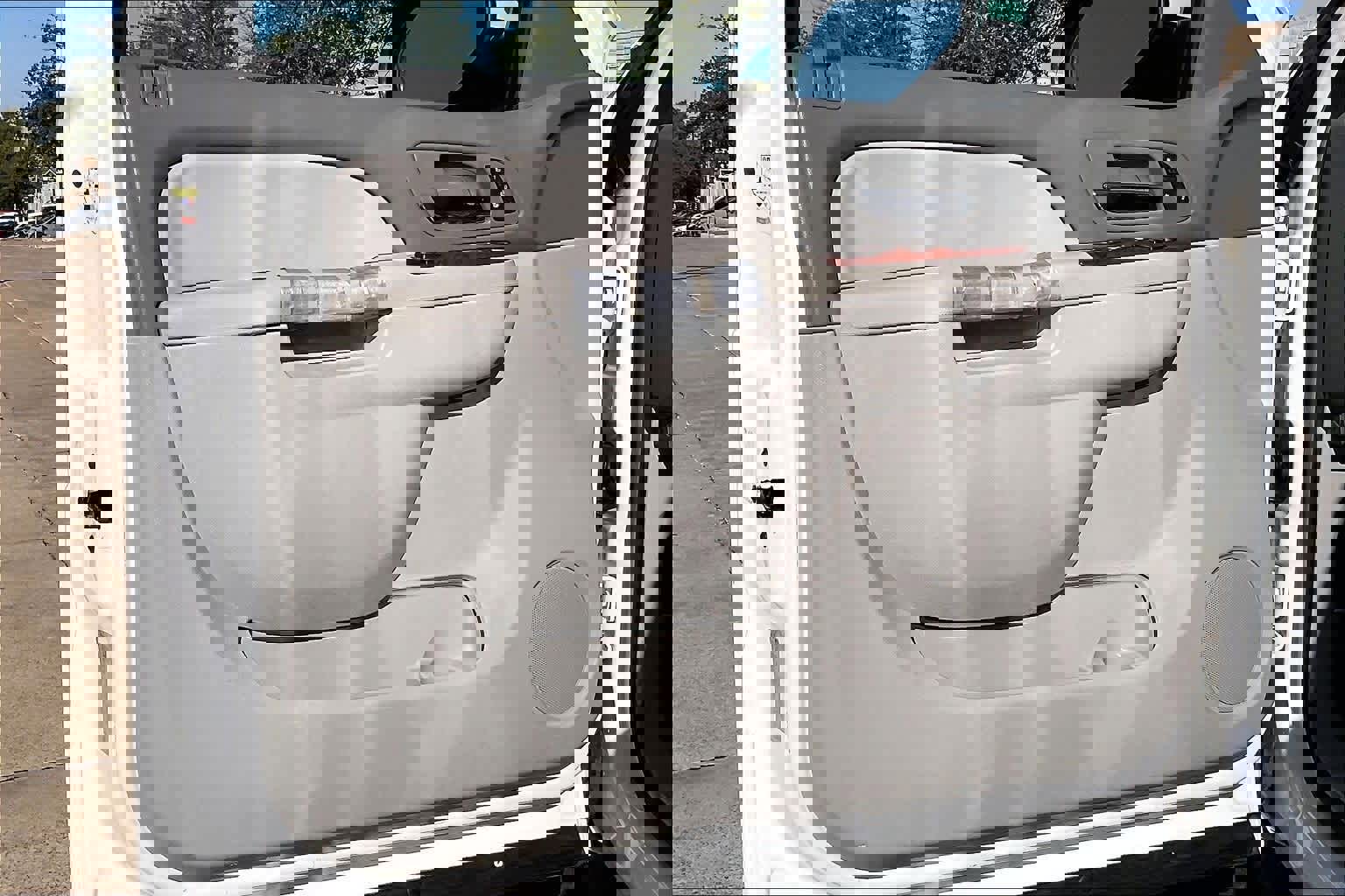 Used 2013 Chevrolet Suburban LT w/ Luxury Package image 26