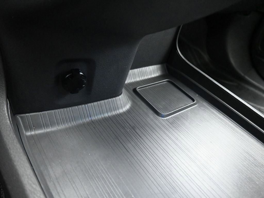 Used 2021 Toyota Sienna XLE w/ XLE Plus Package image 29