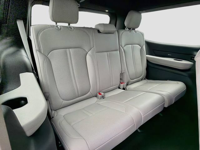 Used 2025 Jeep Wagoneer 4WD image 29