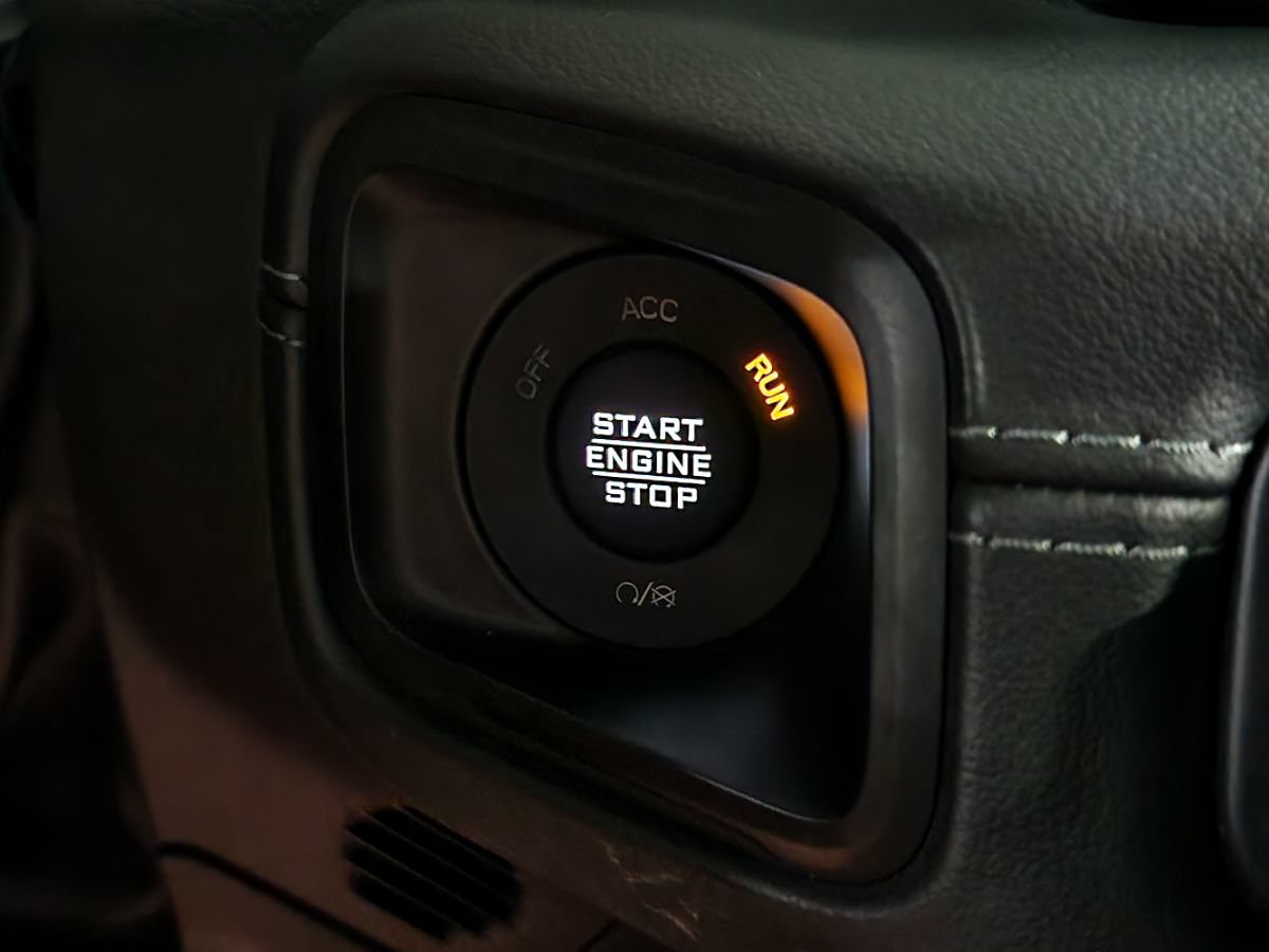 Used 2024 Jeep Wrangler Unlimited Rubicon w/ Technology Group AWD/4WD image 42