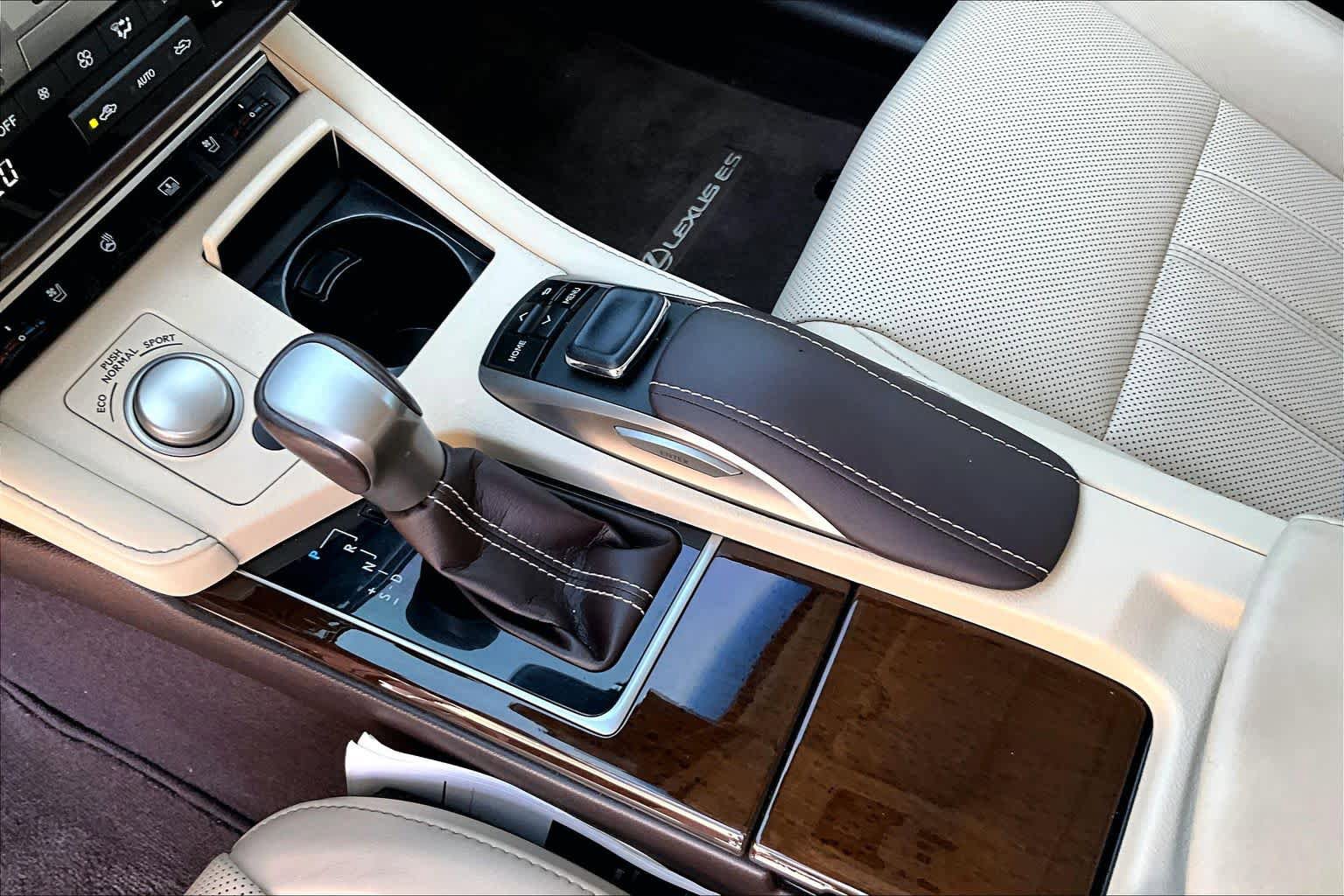 Used 2017 Lexus ES 350 w/ Luxury Package FWD image 17