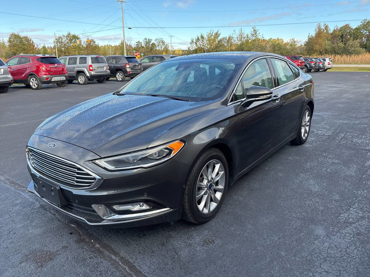 Used 2017 Ford Fusion SE w/ Fusion SE Technology Package image 2