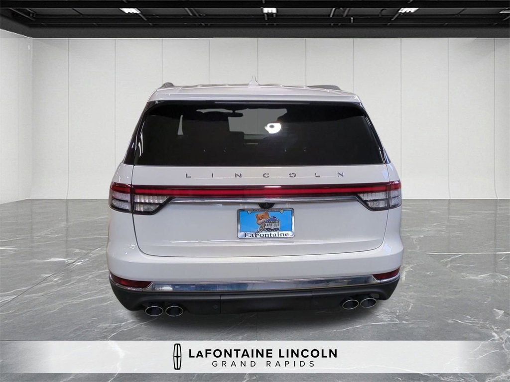 Certified 2023 Lincoln Aviator Reserve w/ Equipment Group 201A image 4