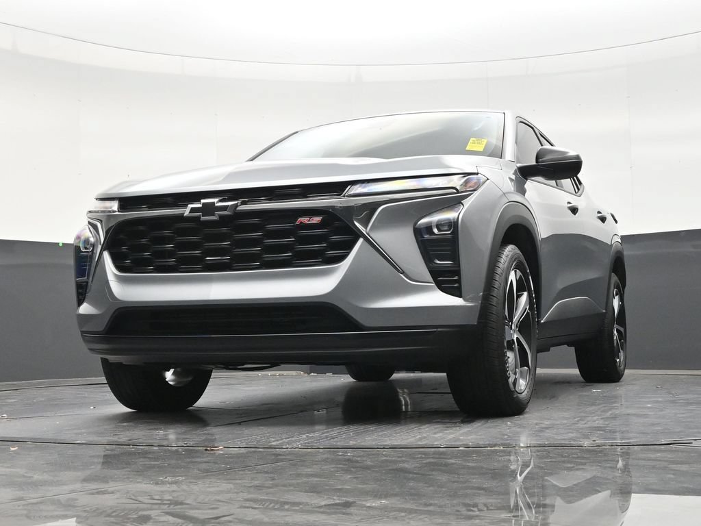 Used 2025 Chevrolet Trax RS FWD image 27