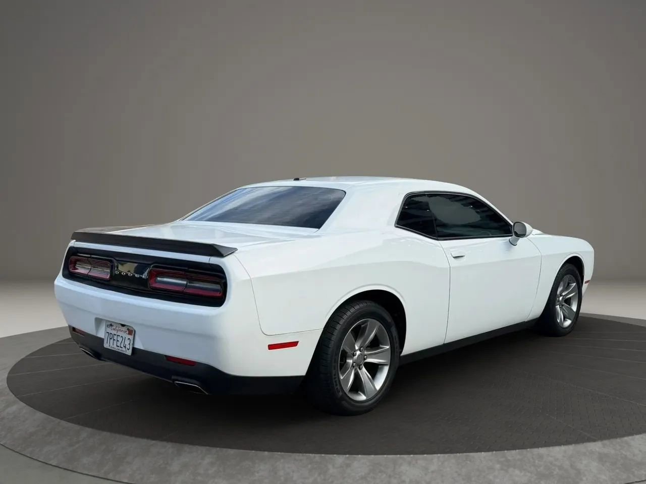 Used 2015 Dodge Challenger SXT RWD image 6
