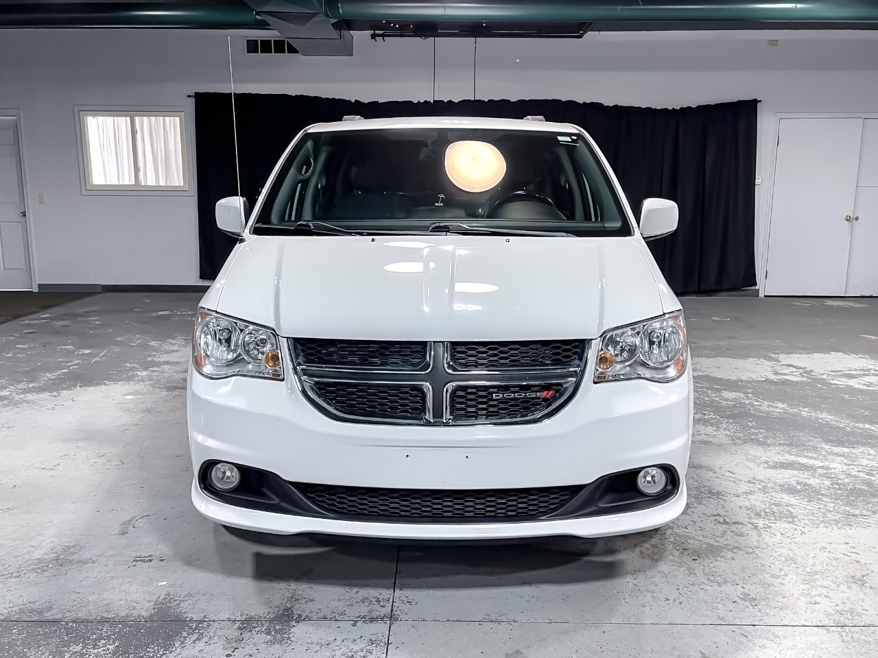 Used 2019 Dodge Grand Caravan SXT image 3