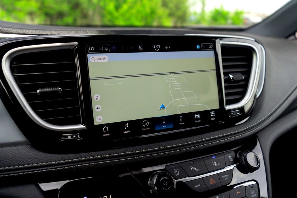 New 2026 Chrysler Pacifica Limited FWD image 17