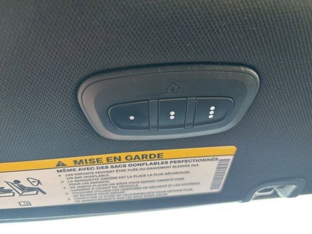 Used 2023 Chrysler Pacifica Limited w/ Uconnect Theater Family Group image 28