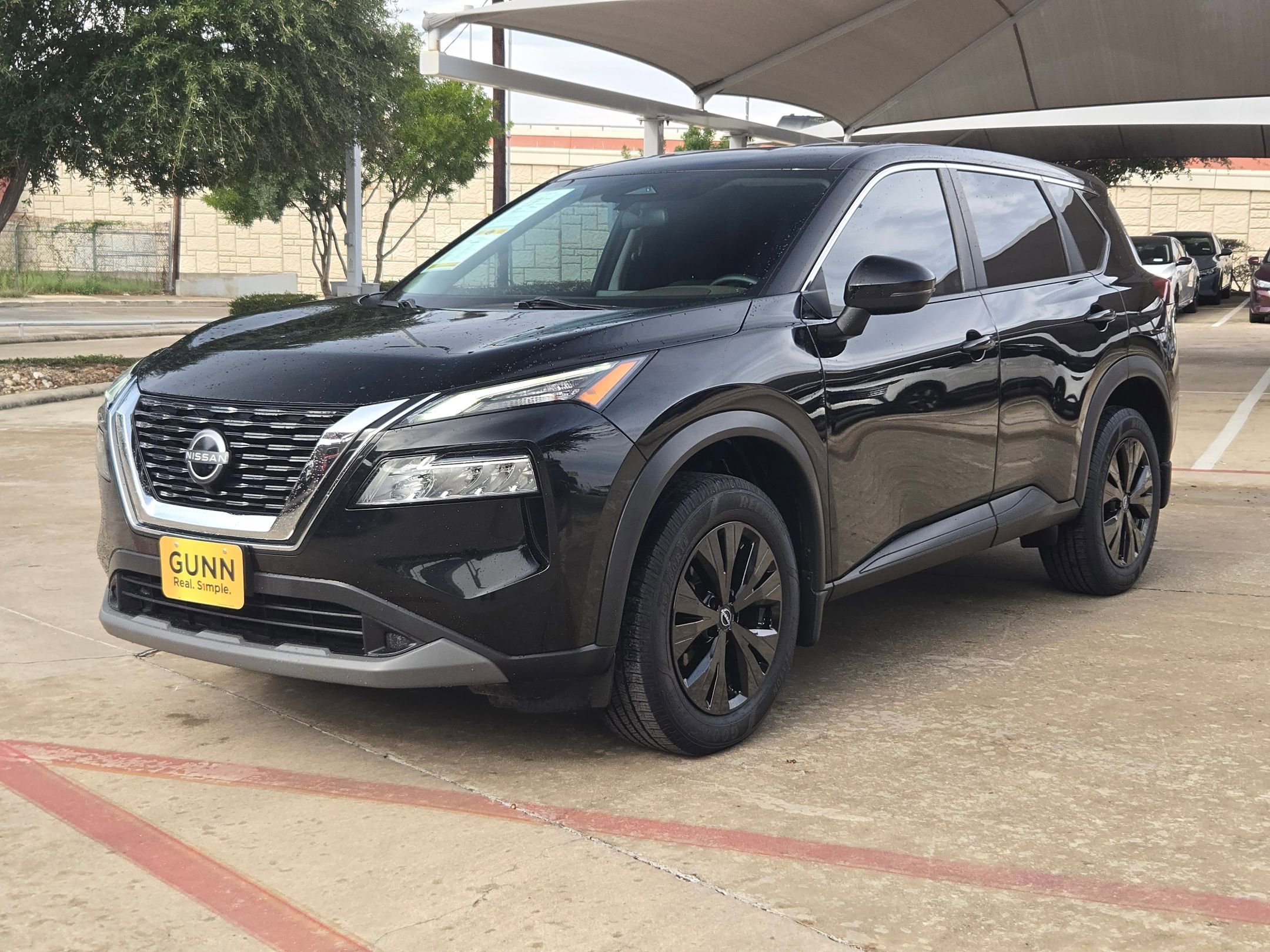 Used 2022 Nissan Rogue SV image 3