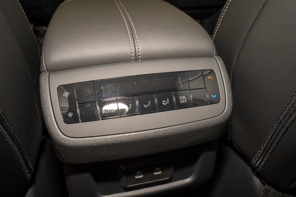 New 2026 Nissan Pathfinder SL image 9