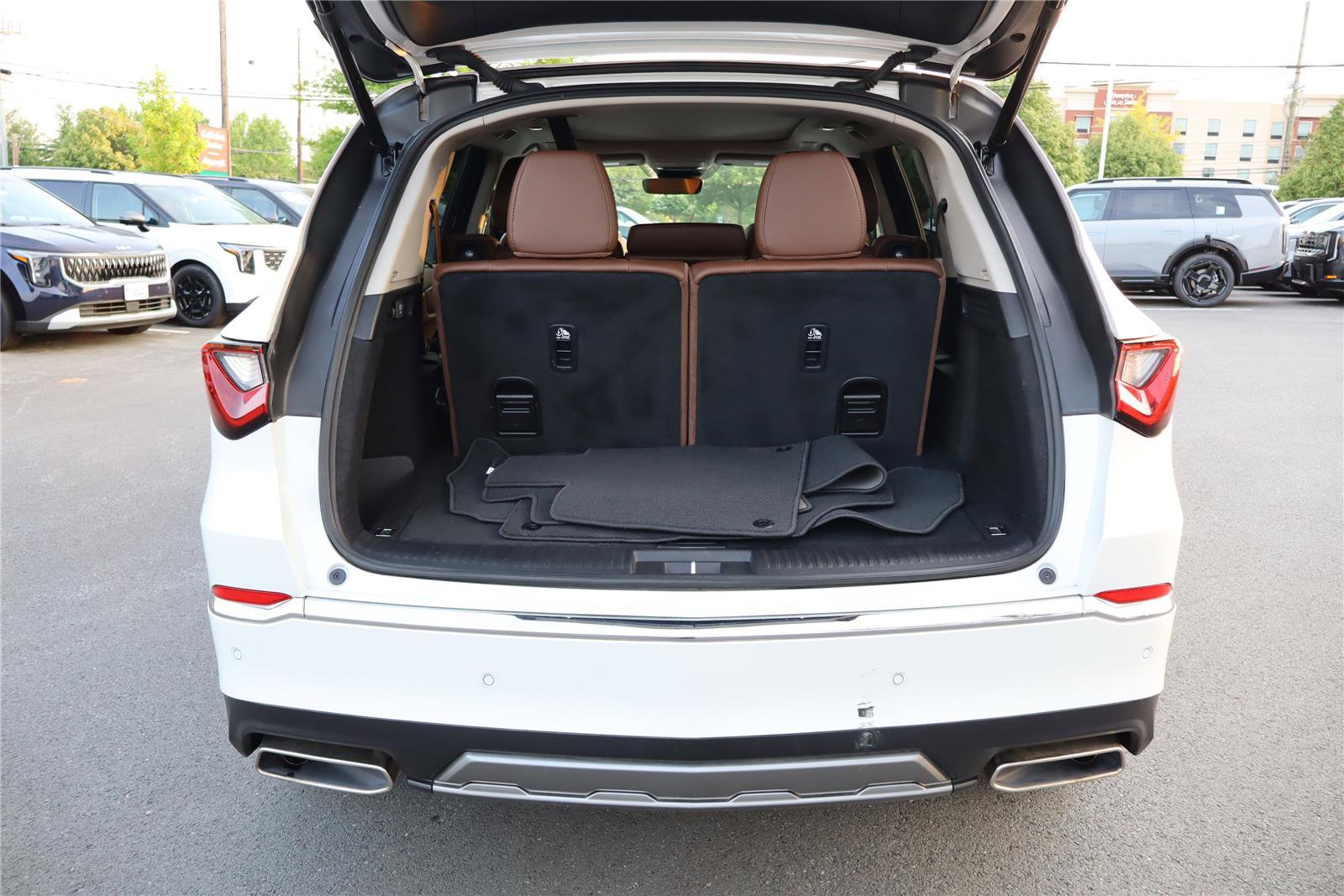 Used 2025 Acura MDX SH-AWD w/ Technology Package image 5